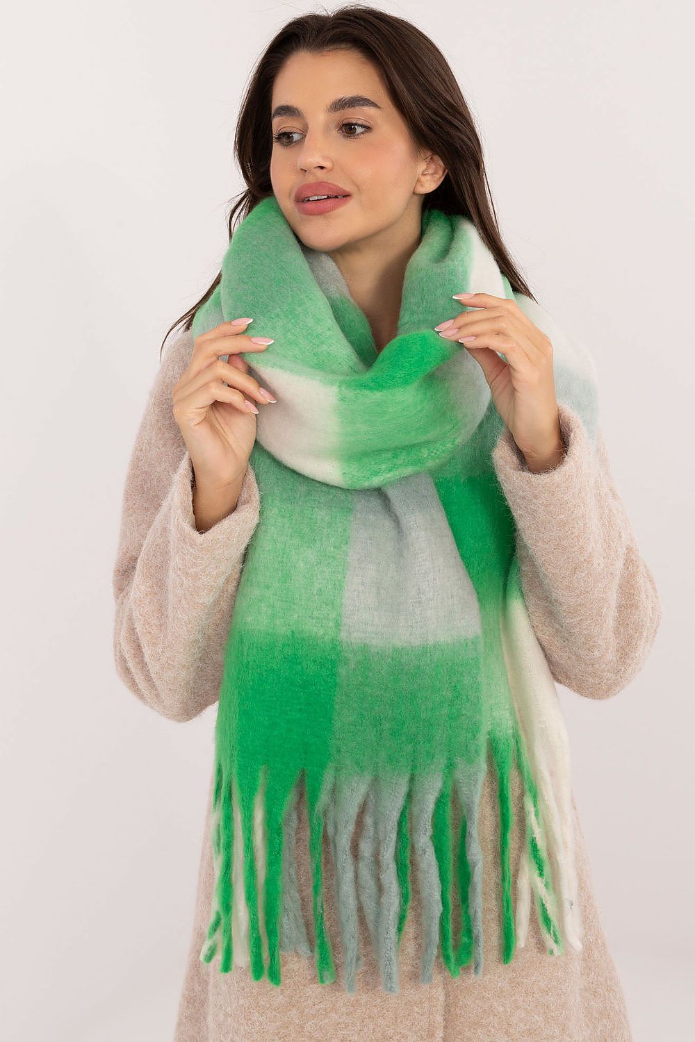 Shawl model 203181